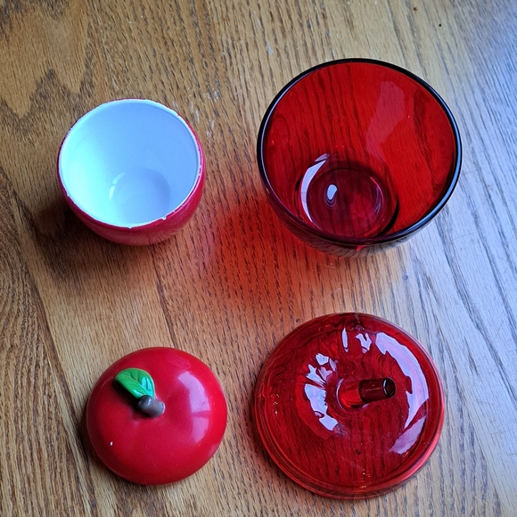 2 Red apple dishes. - Picture 5 of 5